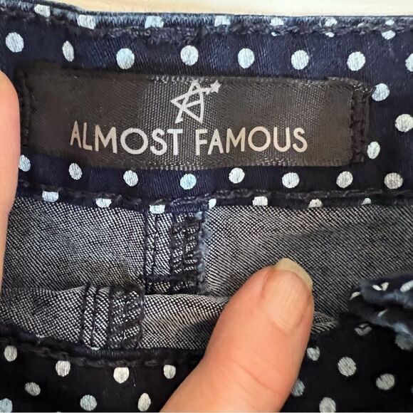 Almost Famous Size‎ 9 Chic Short, Super Cute.  No Flaws! - Picture 2 of 4